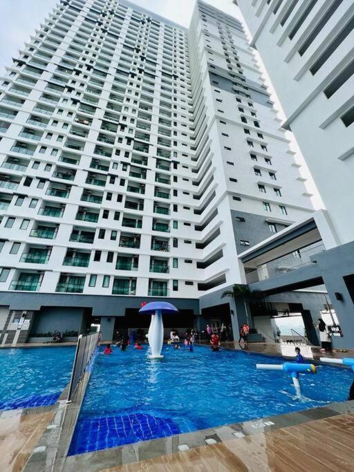 Attractive 3 Bedroom Condo With Pool-D Raudhah Homestay Каджанг Екстериор снимка
